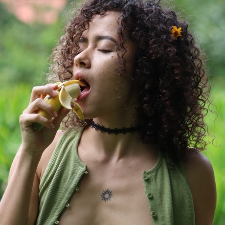 Aisakiraya exclusive actress image