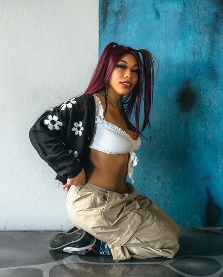 Kiera Please sexy star galleries