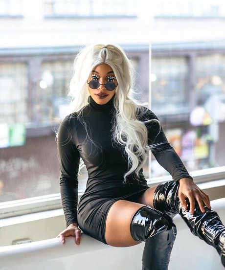 Kiera Please porn model pictures