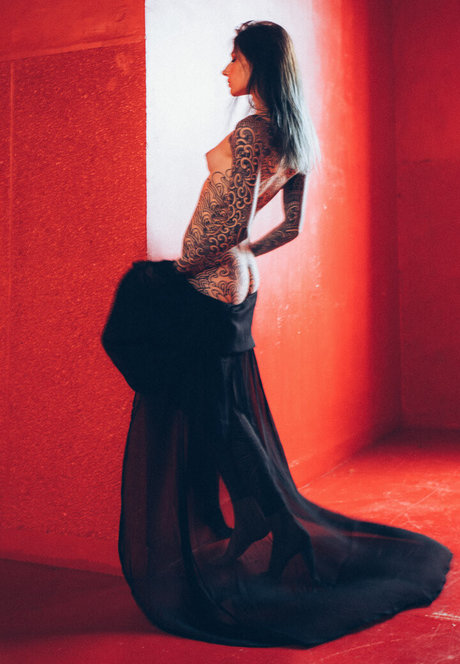 Noemie Doragon erotic actress photos