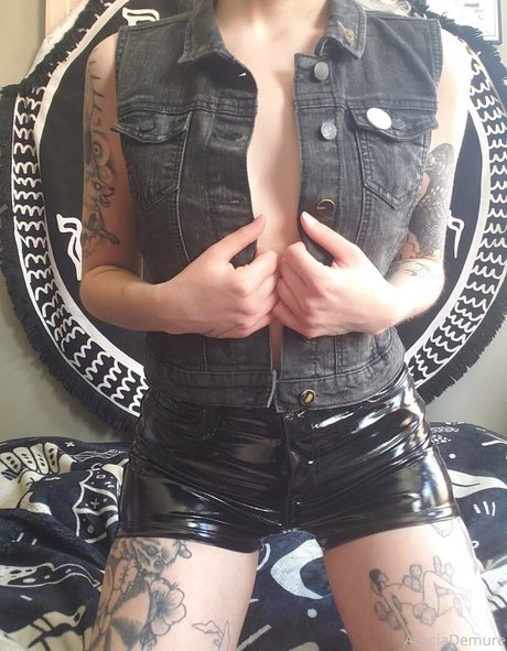 molotovcocktease erotic actress pic