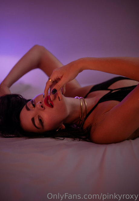 pinkyroxy sex model images