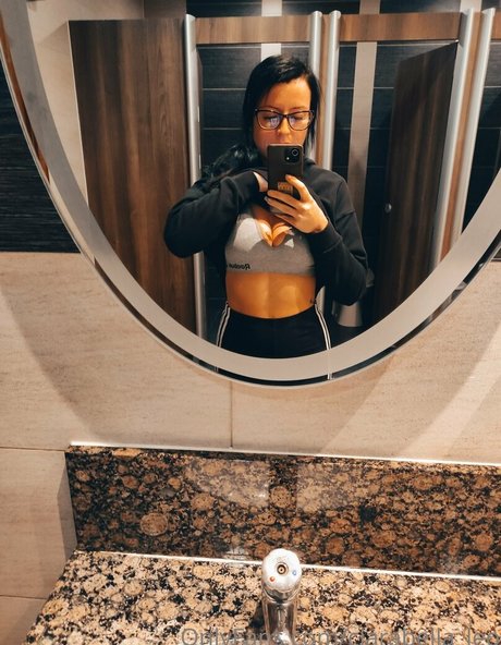 clarabella leo porn star photo