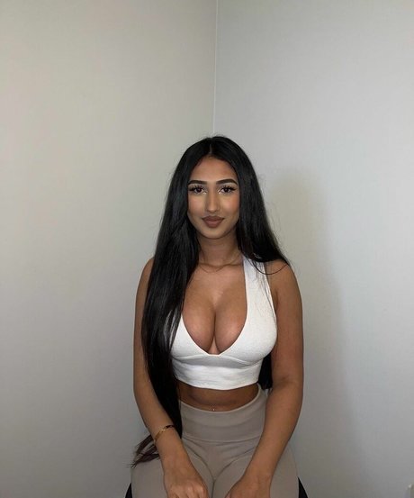 Kareena Bachra erotic pornstar img