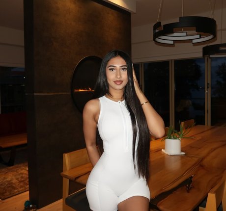 Kareena Bachra model nudes photo