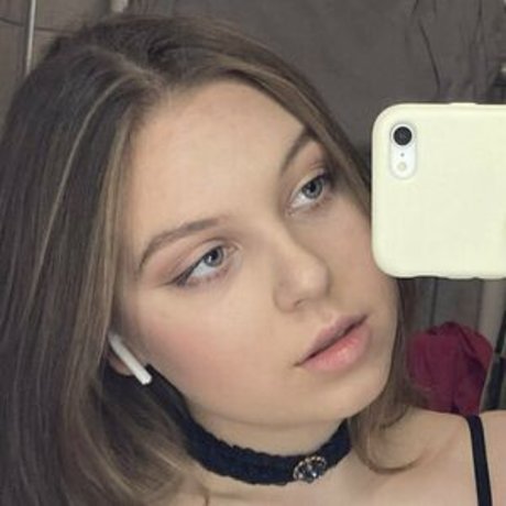 moon less erotic pornstar photo