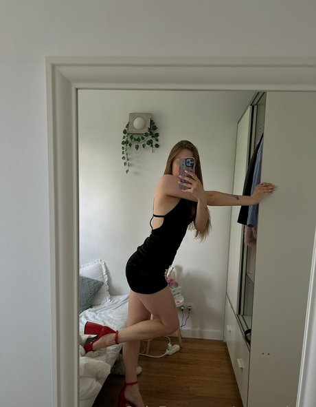 moon less art model archive