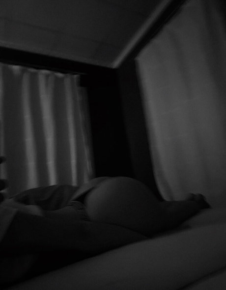 skinny model onlyfans top pic