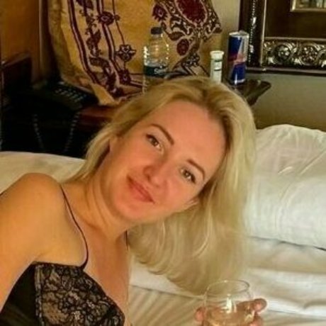 arianapetitte model perfect image