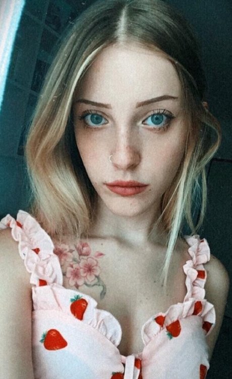 busty mom onlyfans art nude gallery