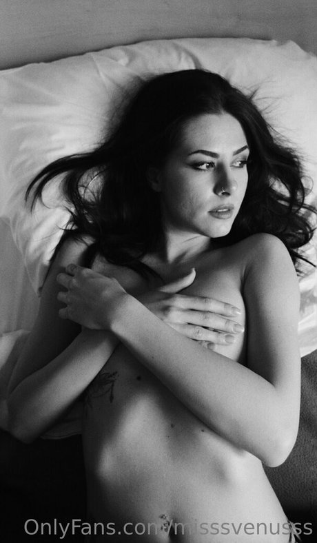 misssvenusss naked model archive