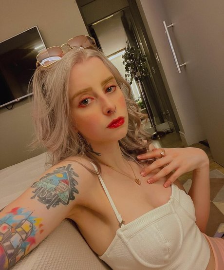 beautiful face onlyfans sexy naked picture