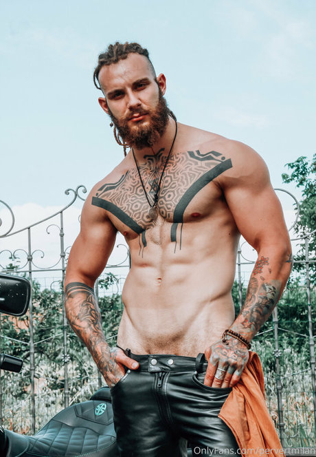 pervertmilan hd model pic