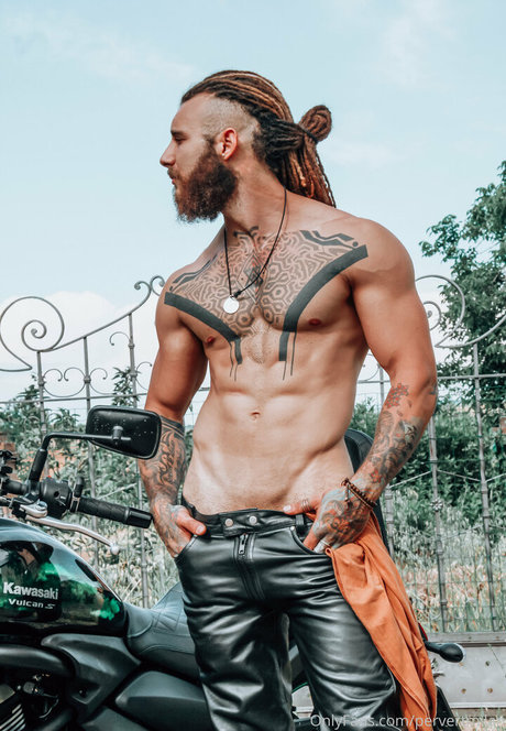 pervertmilan top model photo