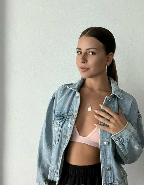 lucia lpz model top img