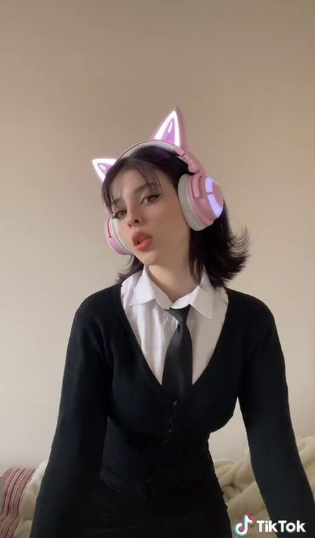 peeing onlyfans pretty photo