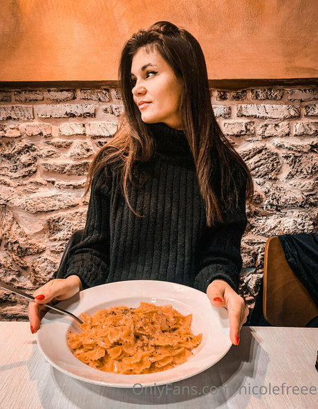 nicolefreee pornstar hot galleries