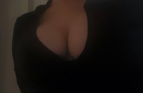 Moosuki erotic pornstar photo