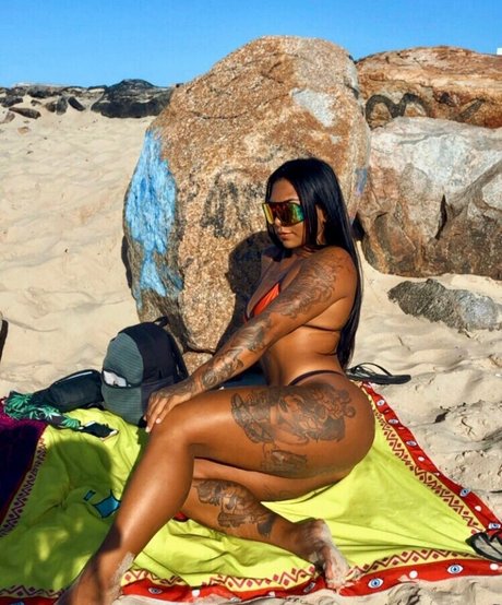 Beaweed model nude img