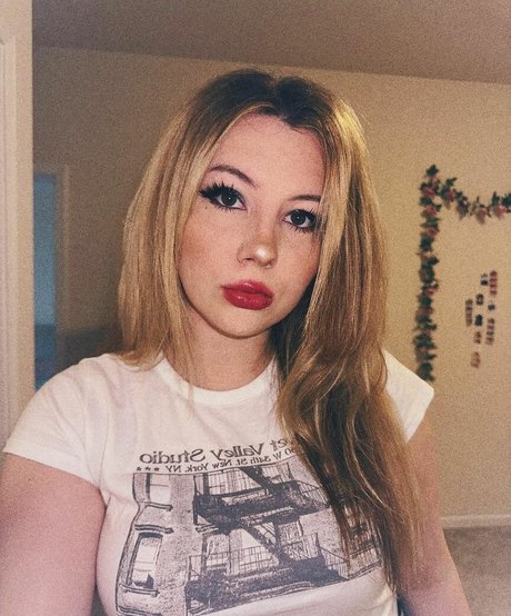 Kendi Ken ASMR sex model photo