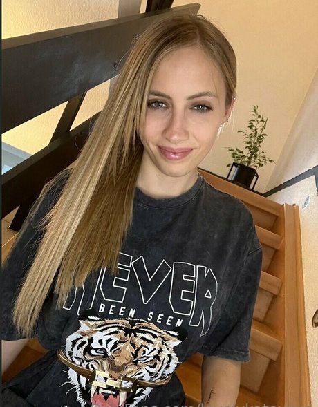 lovelykatexoxo pornstar exclusive image