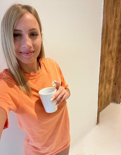 lovelykatexoxo naked pornstar pictures