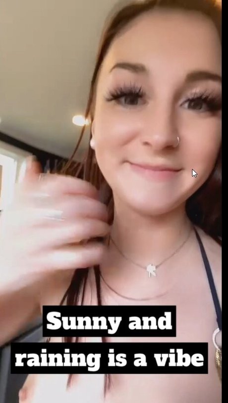 Bikini Barista erotic actress img