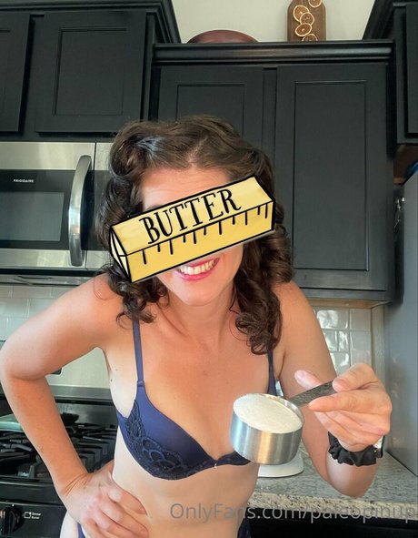 paleopinup erotic model image