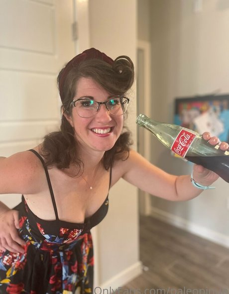 paleopinup star free photo