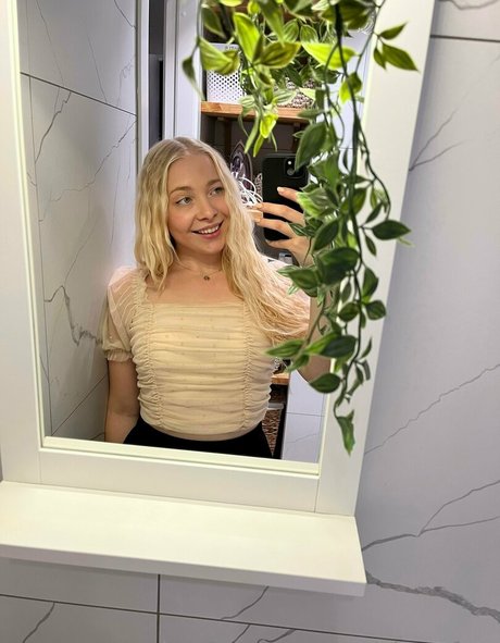 petite slut onlyfans sex photos