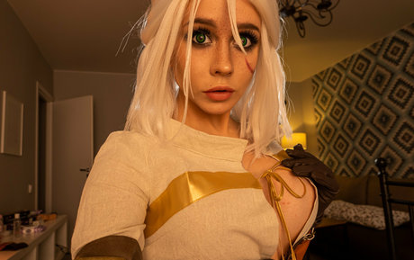 Hheadshhot adult model pic