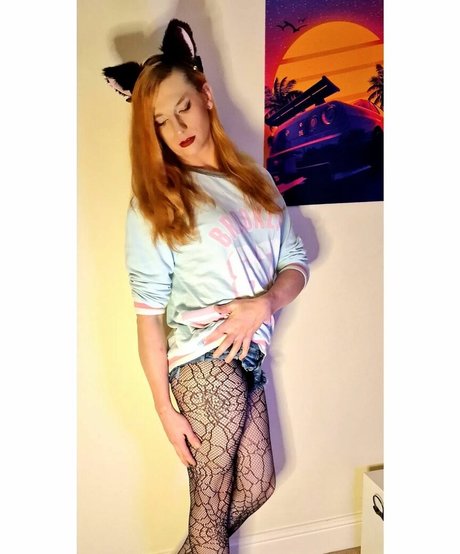 Dusk Rose model beautiful pic