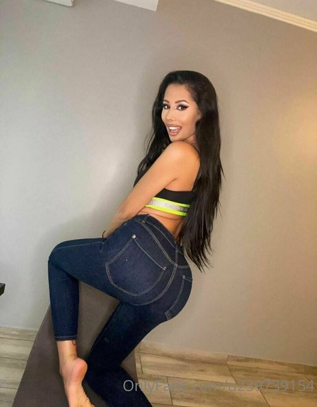 asian girlfriend onlyfans sexy pics