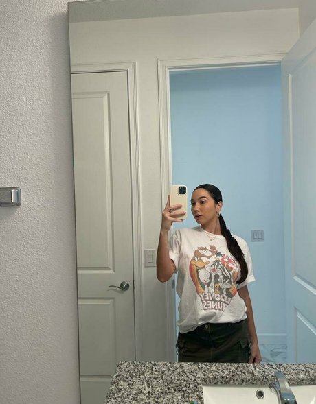 karleegrey model art img