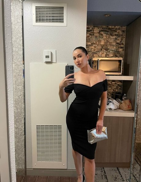 karleegrey exclusive actress pictures