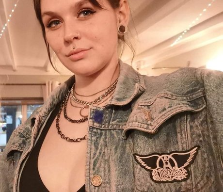 Stephanie Jayne pornstar erotic gallery