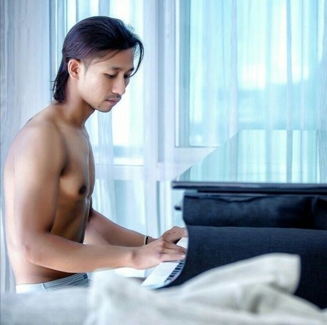 OnlyGearVIP star adult img