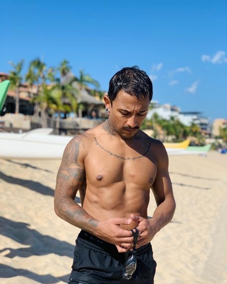 AkikunXXX model adult photo