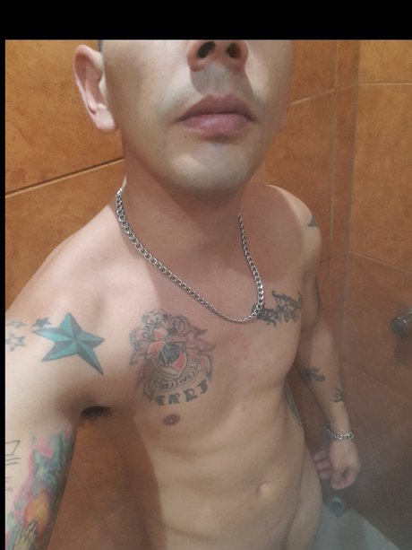 El pato model hot archive