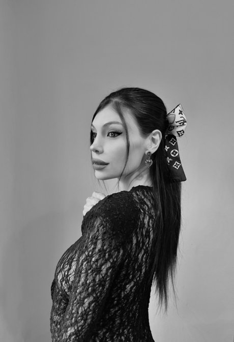 Paola Bello adult actress photos