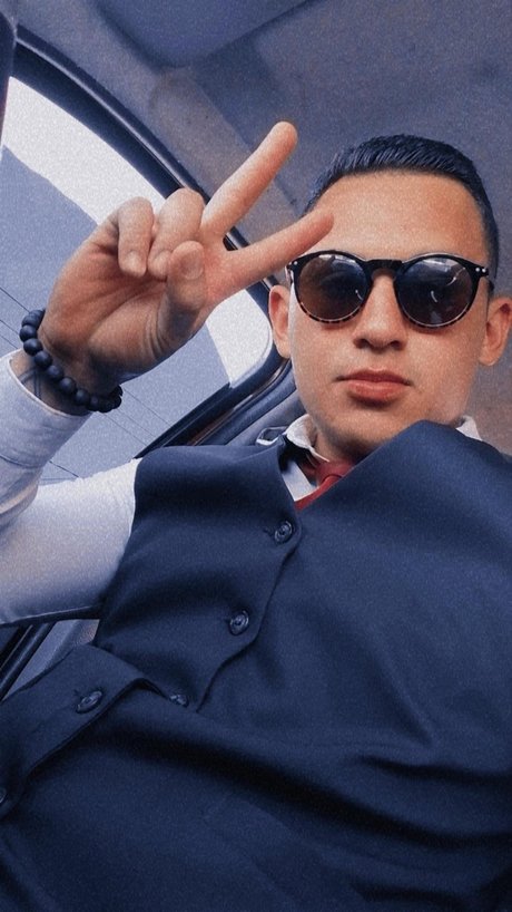 alanzin model exclusive pictures