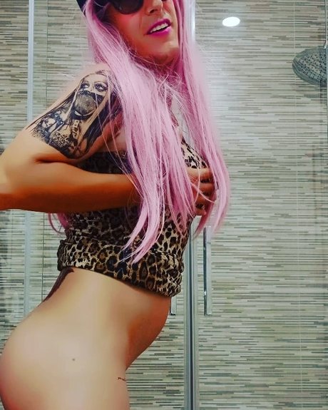 Penelope Crossdesser star top img