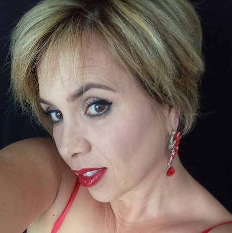 Petite Chipie Ronde et Sexy pornstar free img