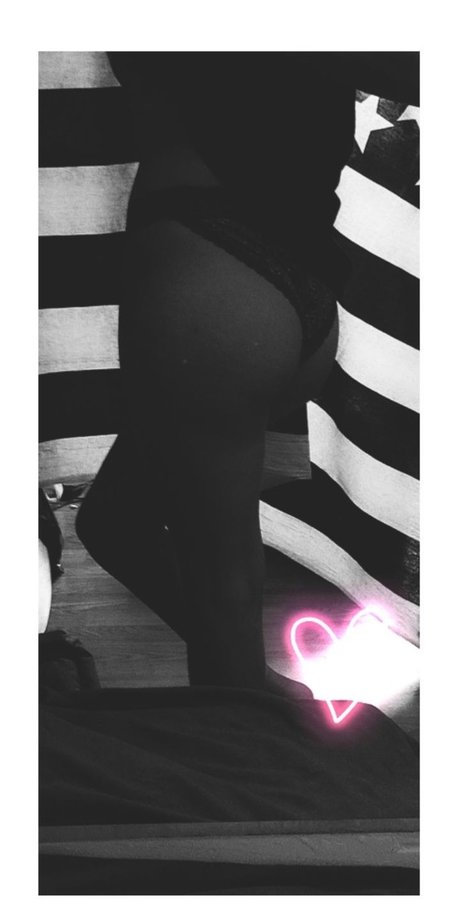 Petite ThiccThighs sex model gallery