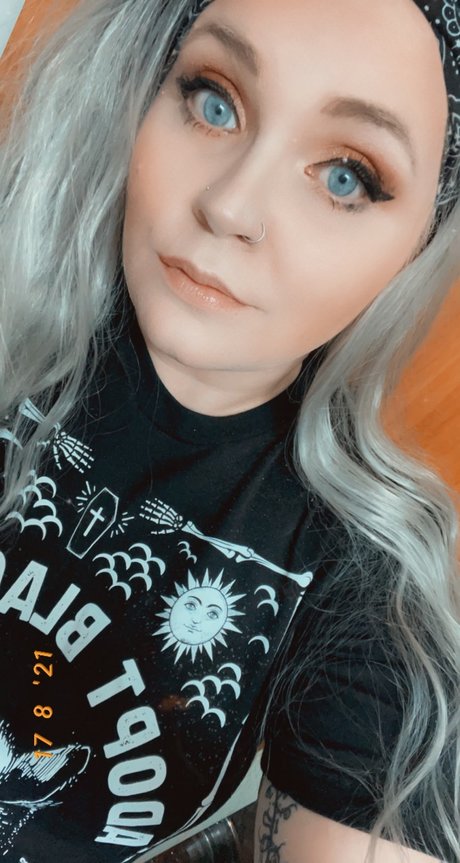 Kaye model adult img