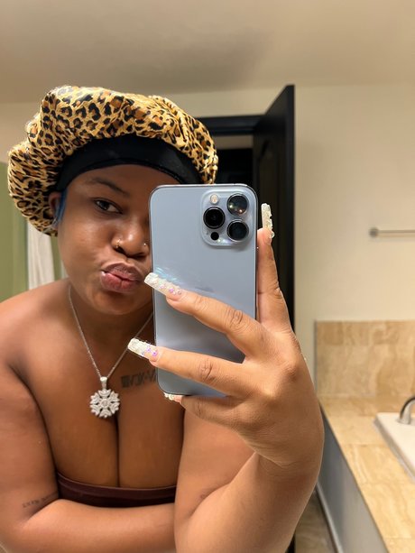 Ms Thick_ pretty model pics