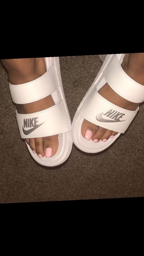 Ms PrettiFeet pornstar art photos