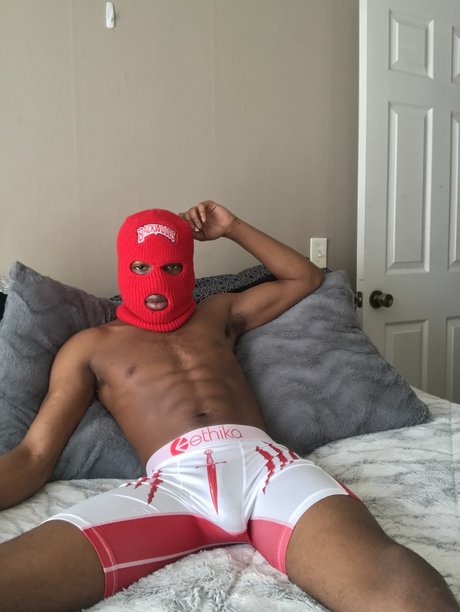 F A M O S D A E model perfect picture