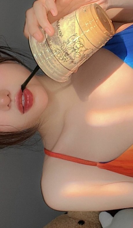 Duyenn Hipp xxx model pictures