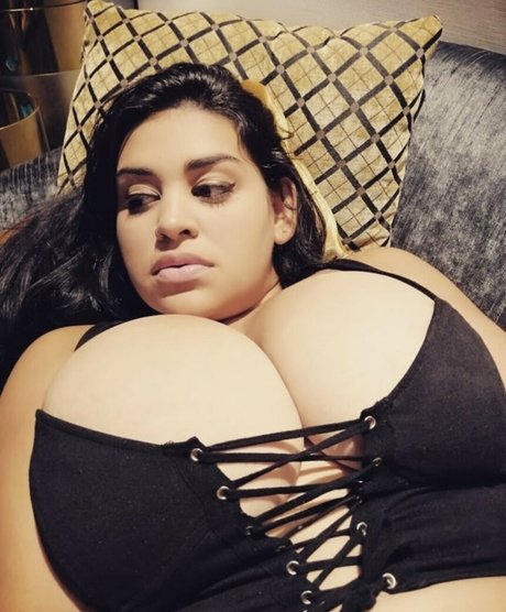 Jennifer Busty Latina model nudes gallery